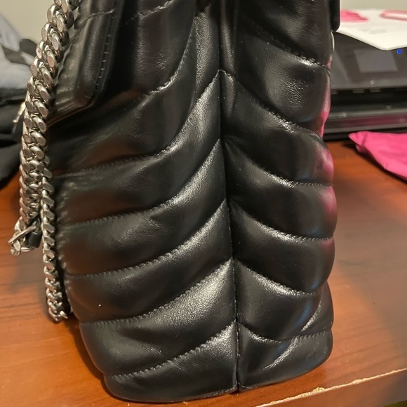 Ysl Saint Laurent Medium LouLou Noir Chain shoulder Bag in Quilted “Y” Leather - Picture 14 of 16